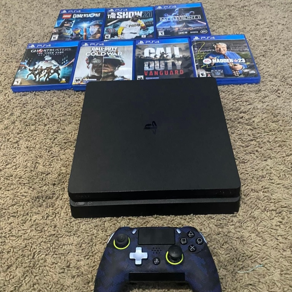 PS4 500GBS with SCUF Vantage Controller and Games